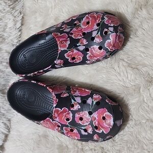 Crocs Freesail Roses Clog Women's size 7 Black/Multi